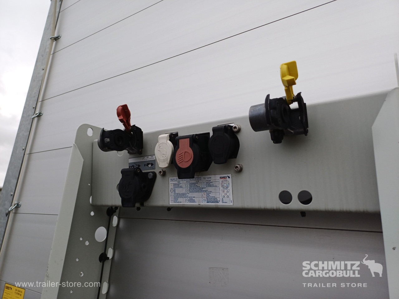 SCHMITZ Auflieger Curtainsider Standard - Planenauflieger: das Bild 2 SCHMITZ Auflieger Curtainsider Standard - Planenauflieger: das Bild 2