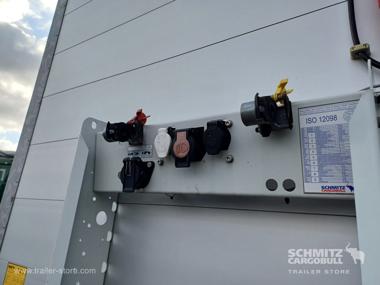 SCHMITZ Auflieger Curtainsider Standard - Planenauflieger: das Bild 2 SCHMITZ Auflieger Curtainsider Standard - Planenauflieger: das Bild 2