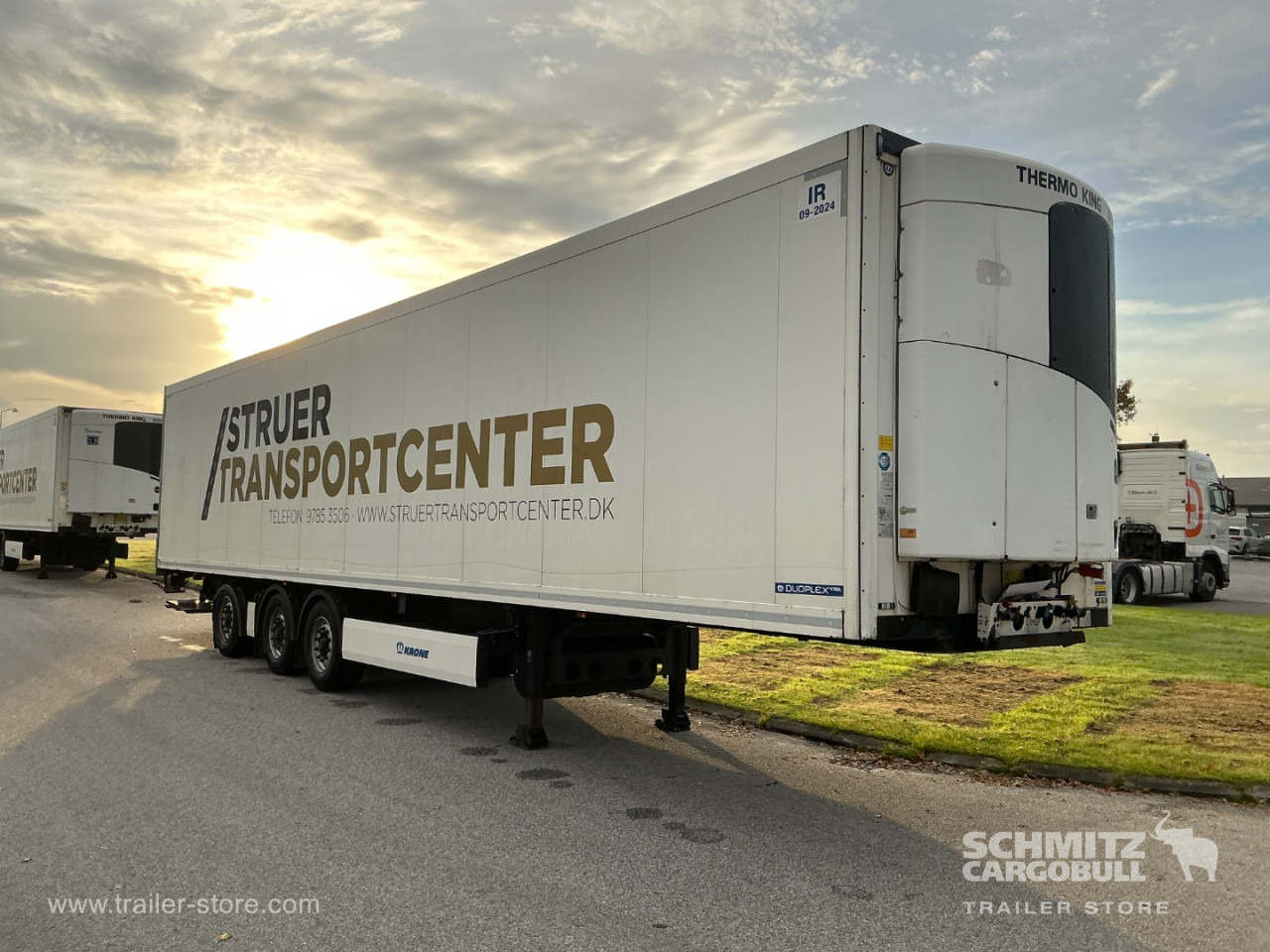 KRONE Reefer Standard Taillift - Isotherm Auflieger: das Bild 1 KRONE Reefer Standard Taillift - Isotherm Auflieger: das Bild 1