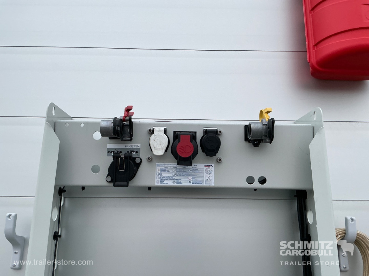 SCHMITZ Curtainsider Mega - Planenauflieger: das Bild 4 SCHMITZ Curtainsider Mega - Planenauflieger: das Bild 4