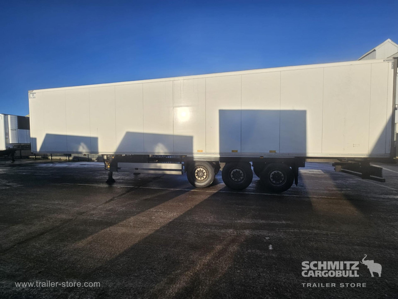 SCHMITZ Reefer Multitemp - Isotherm Auflieger: das Bild 2 SCHMITZ Reefer Multitemp - Isotherm Auflieger: das Bild 2
