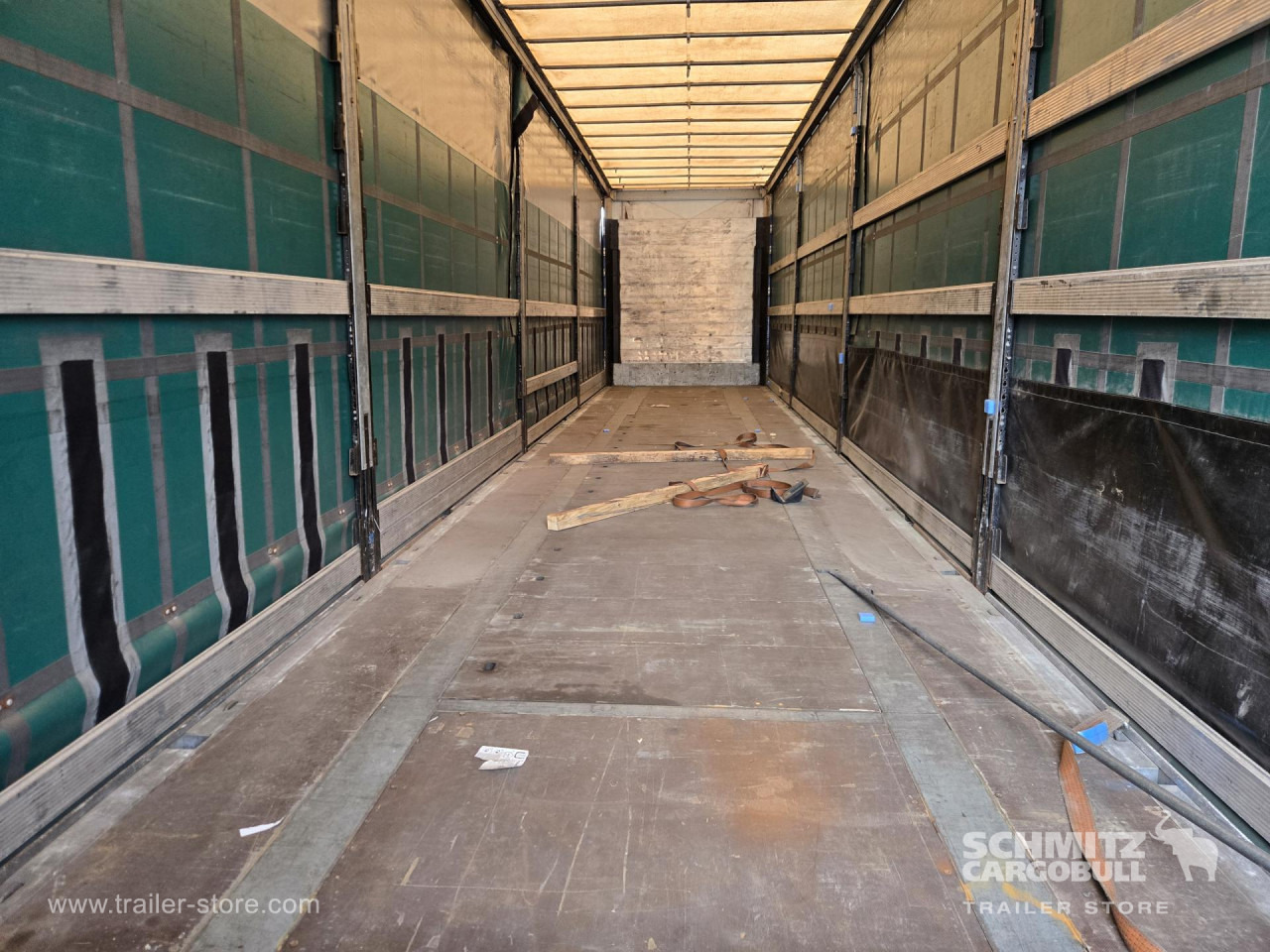 SCHMITZ Curtainsider Mega - Planenauflieger: das Bild 2 SCHMITZ Curtainsider Mega - Planenauflieger: das Bild 2
