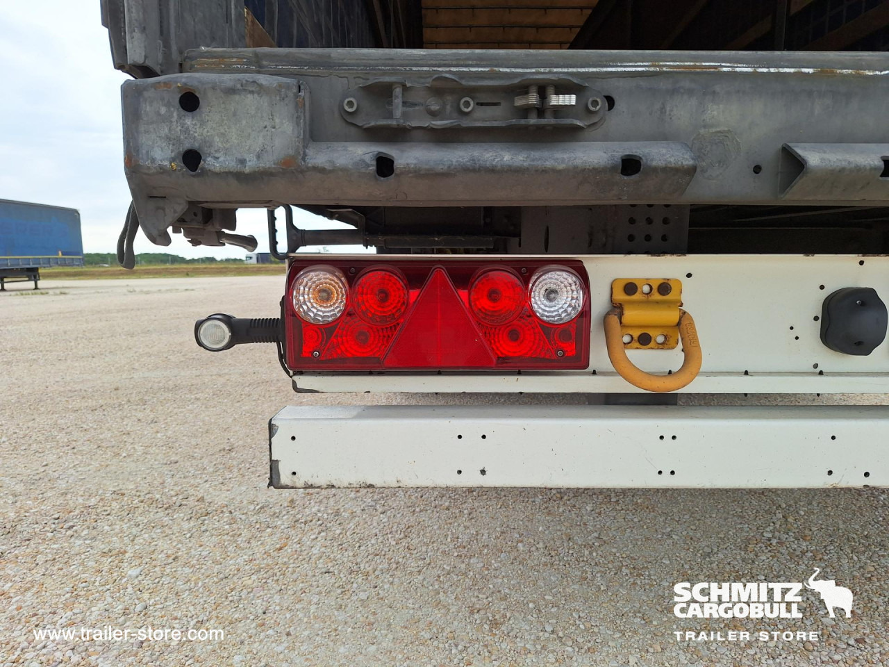 SCHMITZ Curtainsider Mega - Planenauflieger: das Bild 4 SCHMITZ Curtainsider Mega - Planenauflieger: das Bild 4