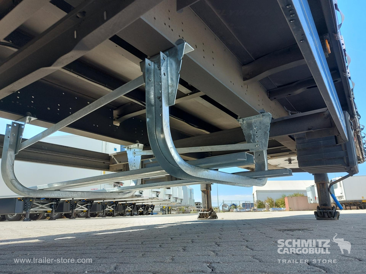 Planenauflieger SCHMITZ Curtainsider Mega: das Bild 12