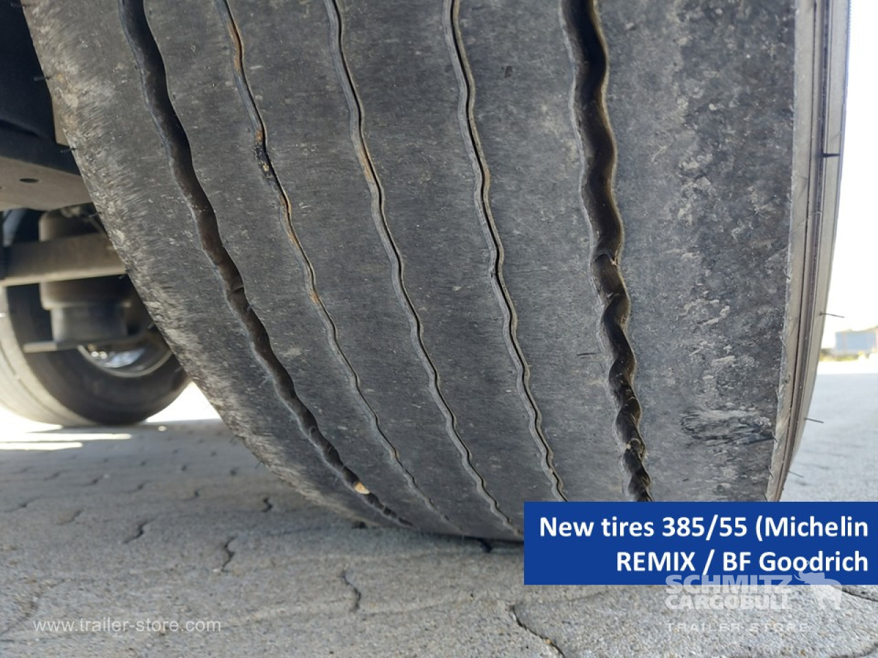 Planenauflieger SCHMITZ Curtainsider Mega: das Bild 11