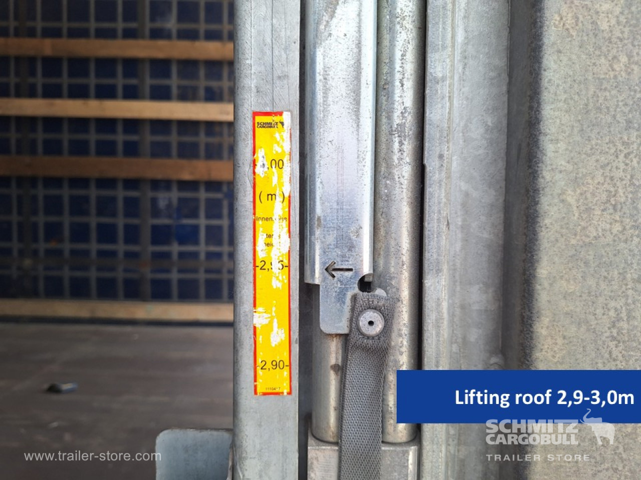 Planenauflieger SCHMITZ Curtainsider Mega: das Bild 9
