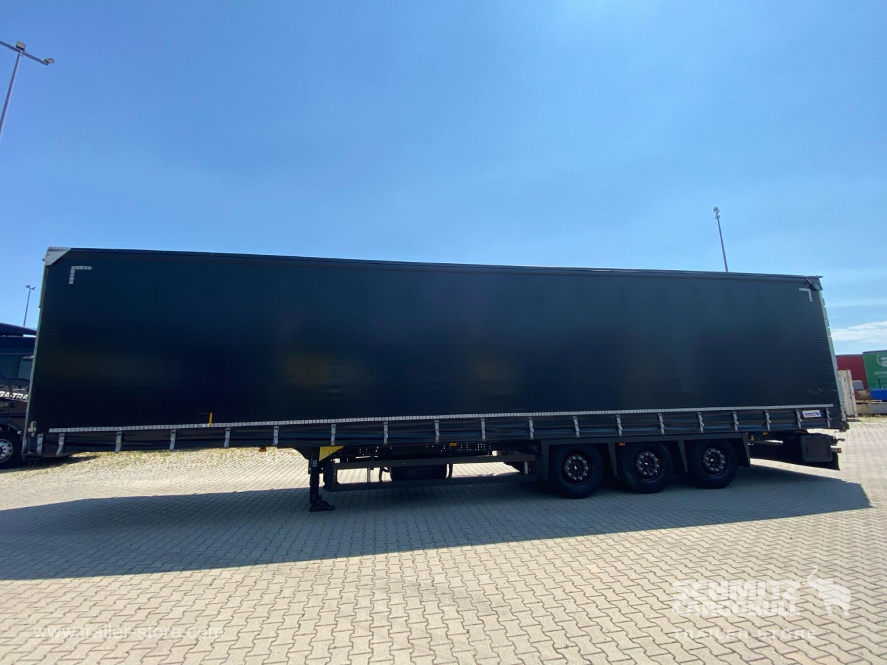 SCHMITZ Curtainsider Mega - Planenauflieger: das Bild 2 SCHMITZ Curtainsider Mega - Planenauflieger: das Bild 2