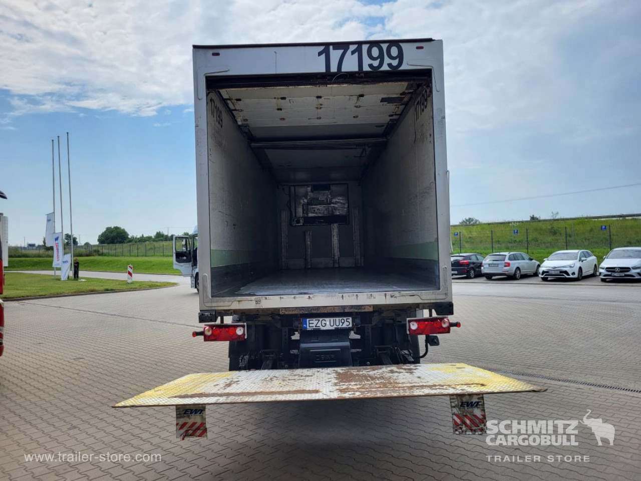 SCHMITZ Insulated/refrigerated box Taillift - Kühlkoffer Auflieger: das Bild 2 SCHMITZ Insulated/refrigerated box Taillift - Kühlkoffer Auflieger: das Bild 2