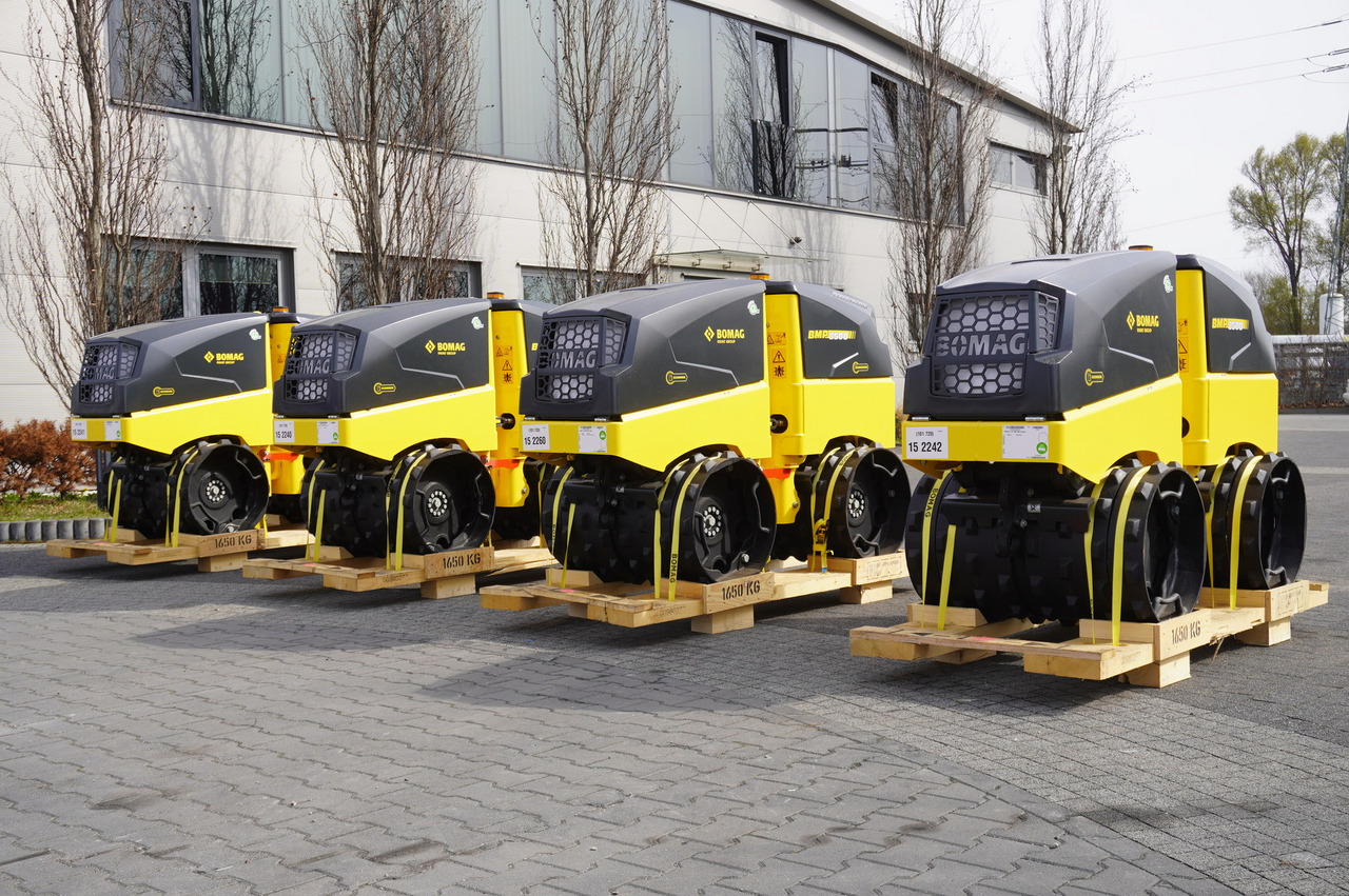 BOMAG BMP 8500 brand-new trench roller / Remote Control / 4 units - Straßenwalze: das Bild 1 BOMAG BMP 8500 brand-new trench roller / Remote Control / 4 units - Straßenwalze: das Bild 1