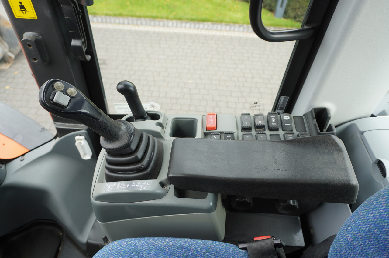 HITACHI ZW220 articulated loader / 2 buckets – Leasing HITACHI ZW220 articulated loader / 2 buckets: das Bild 26