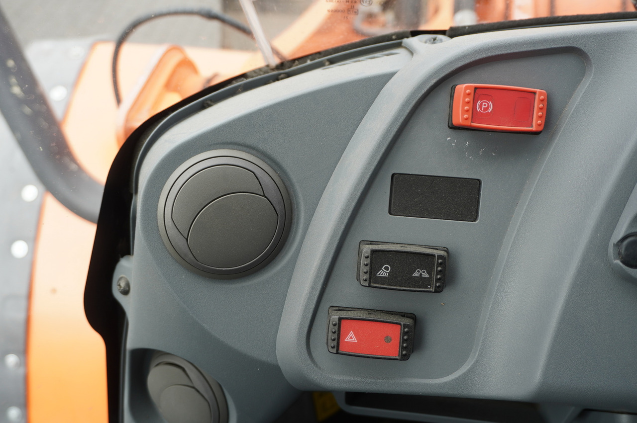 HITACHI ZW220 articulated loader / 2 buckets – Leasing HITACHI ZW220 articulated loader / 2 buckets: das Bild 28