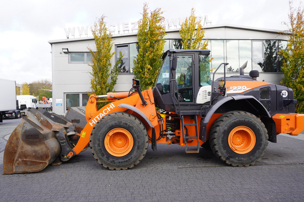 HITACHI ZW220 articulated loader / 2 buckets - Radlader: das Bild 3 HITACHI ZW220 articulated loader / 2 buckets - Radlader: das Bild 3
