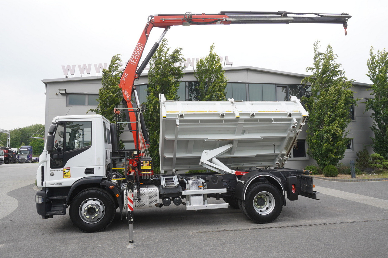 Kipper, Autokran IVECO Eurocargo 160-250 / Fassi F95 crane / 120 tho. km / 3-sided tipper: das Bild 17