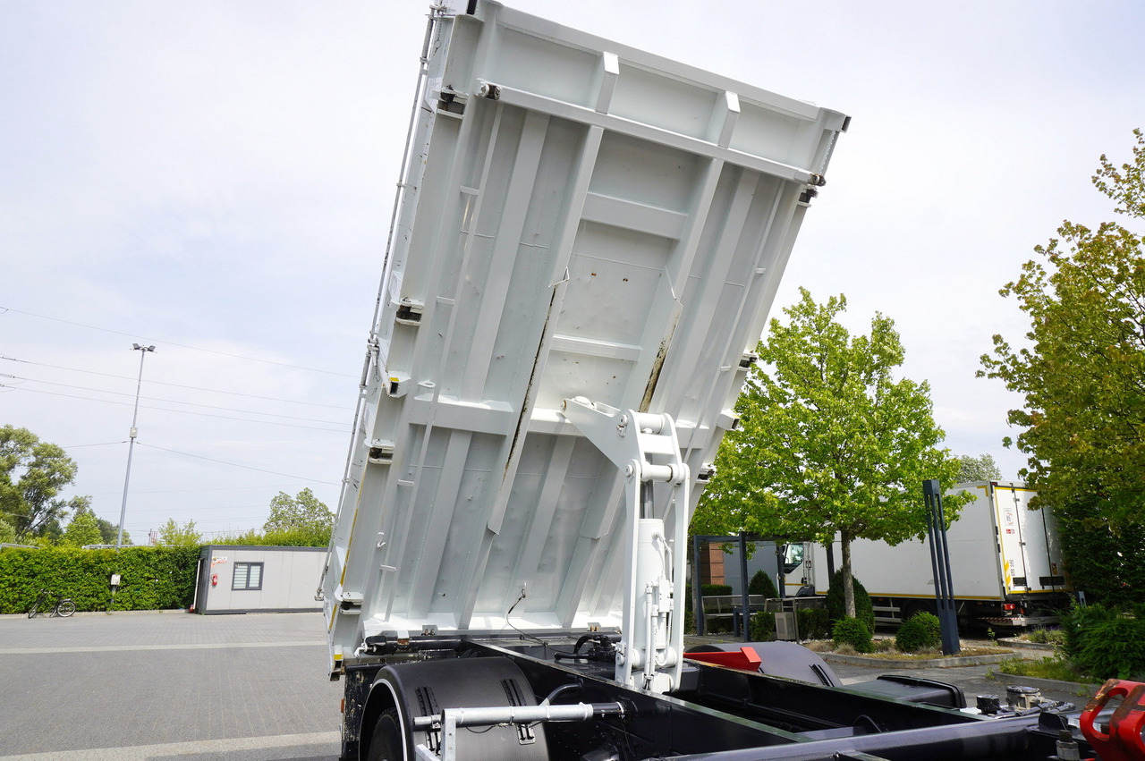 Kipper, Autokran IVECO Eurocargo 160-250 / Fassi F95 crane / 120 tho. km / 3-sided tipper: das Bild 15