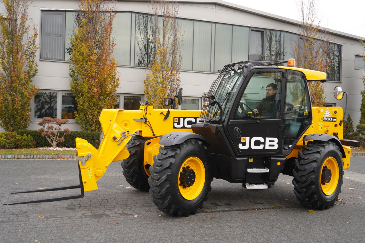 JCB 560-80 / 6 ton lifting capacity / power 146 HP - Teleskoplader: das Bild 5 JCB 560-80 / 6 ton lifting capacity / power 146 HP - Teleskoplader: das Bild 5