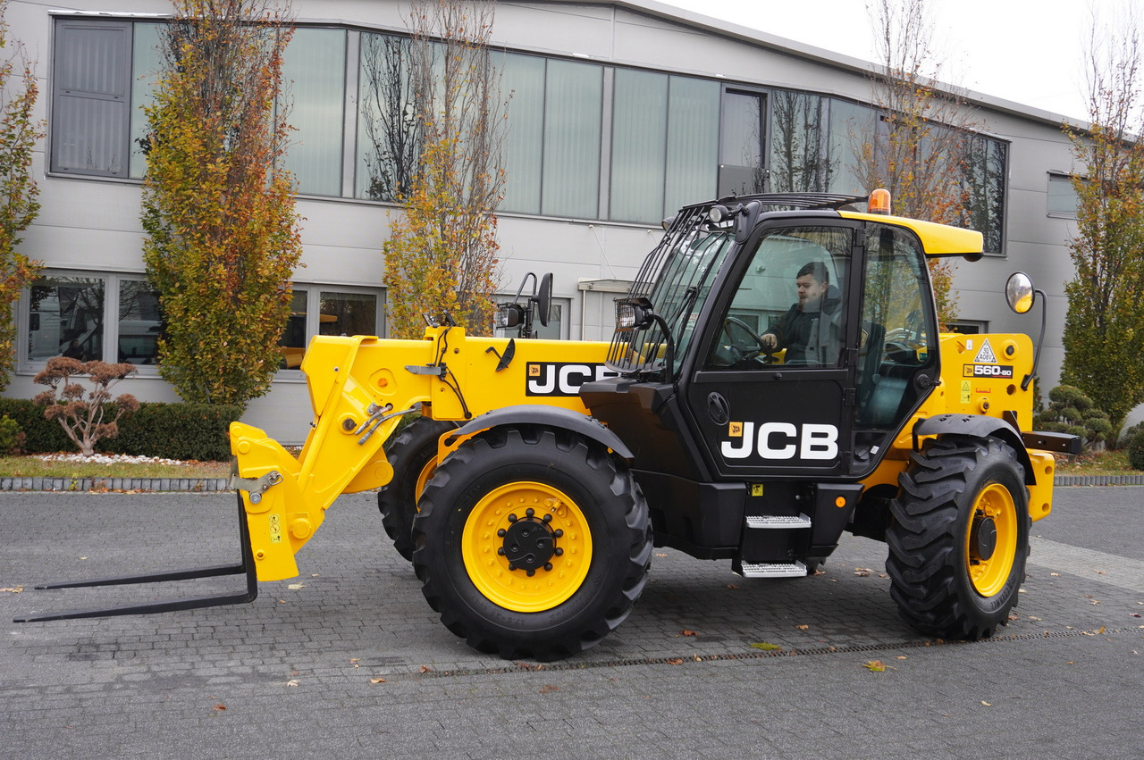JCB 560-80 / 6 ton lifting capacity / power 146 HP - Radlader: das Bild 5 JCB 560-80 / 6 ton lifting capacity / power 146 HP - Radlader: das Bild 5
