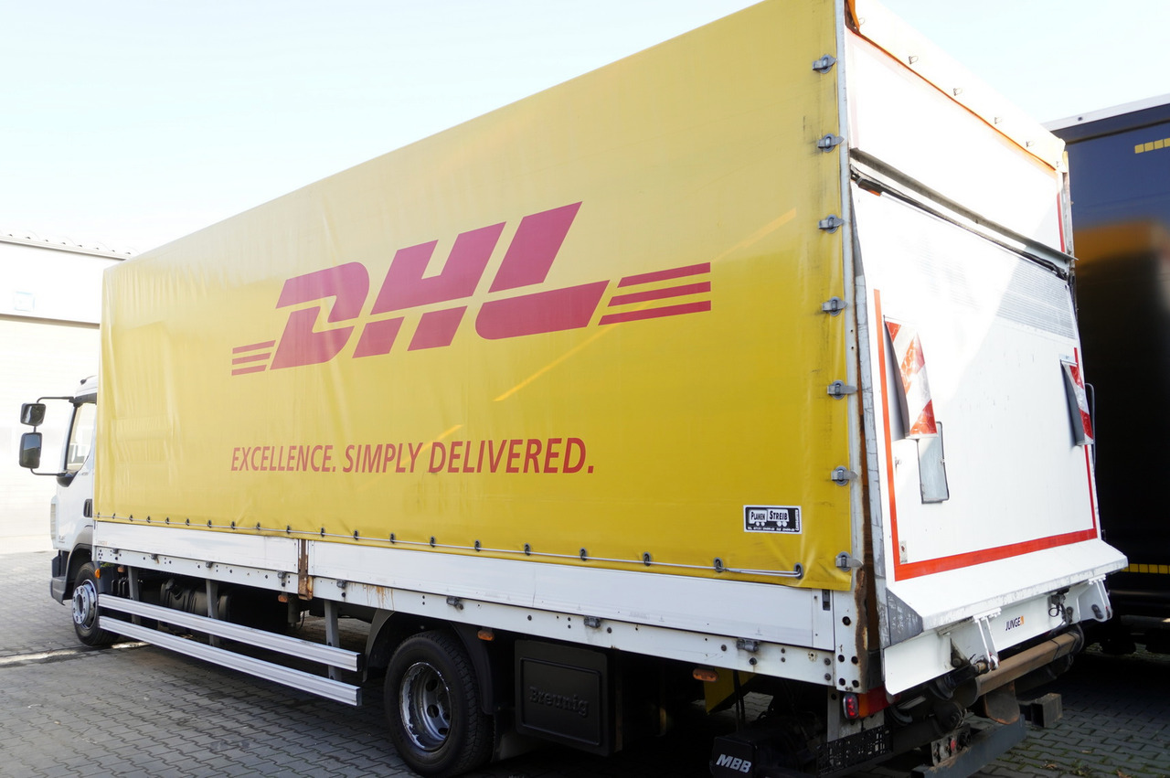 JUNGE Body Tarpaulin JUNGE / 18 Europallets / 2015 - Planenaufbau: das Bild 2 JUNGE Body Tarpaulin JUNGE / 18 Europallets / 2015 - Planenaufbau: das Bild 2