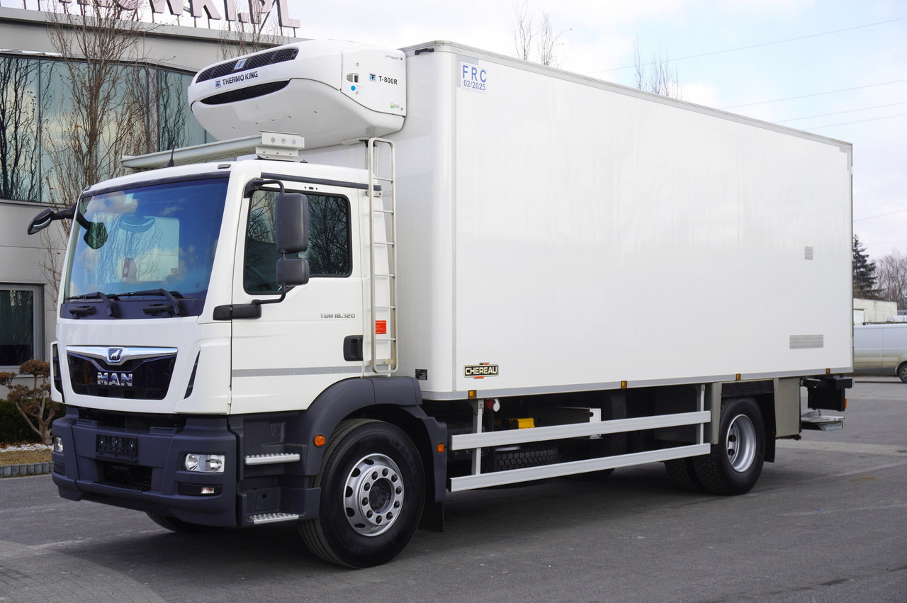 MAN TGM 18.320 / CHEREAU meat hook refrigerator / Carcass elevator - Kühlkoffer LKW: das Bild 2 MAN TGM 18.320 / CHEREAU meat hook refrigerator / Carcass elevator - Kühlkoffer LKW: das Bild 2