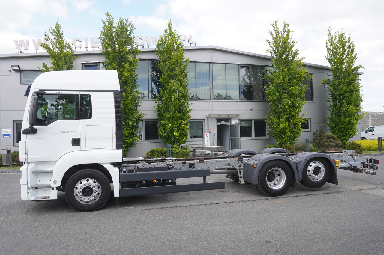 MAN TGS 26.420 / 7.5 m chassis / 14.5 t load cap. / Sleeping cab - Fahrgestell LKW: das Bild 2 MAN TGS 26.420 / 7.5 m chassis / 14.5 t load cap. / Sleeping cab - Fahrgestell LKW: das Bild 2