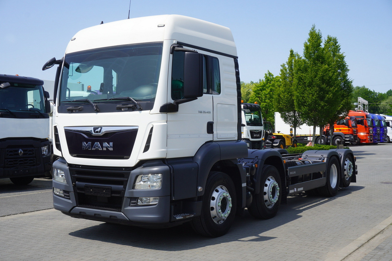 MAN TGS 35.420 8x2 / Chassis 6.4 m / 3 steered axles - Autokran: das Bild 2 MAN TGS 35.420 8x2 / Chassis 6.4 m / 3 steered axles - Autokran: das Bild 2
