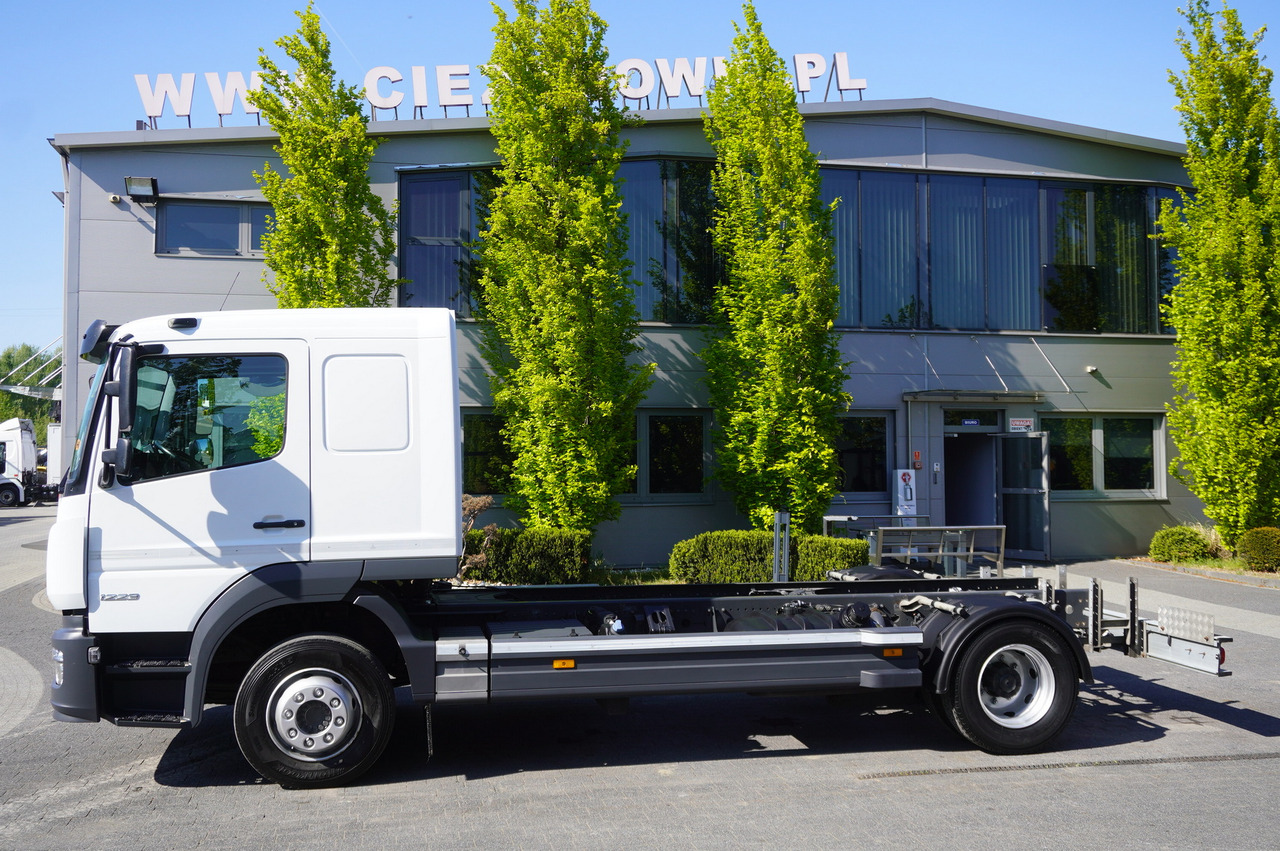 MERCEDES-BENZ 1223 / Full ADR / 440 cm chassis / Sleeper cab / 175 tho. km - Fahrgestell LKW: das Bild 4 MERCEDES-BENZ 1223 / Full ADR / 440 cm chassis / Sleeper cab / 175 tho. km - Fahrgestell LKW: das Bild 4