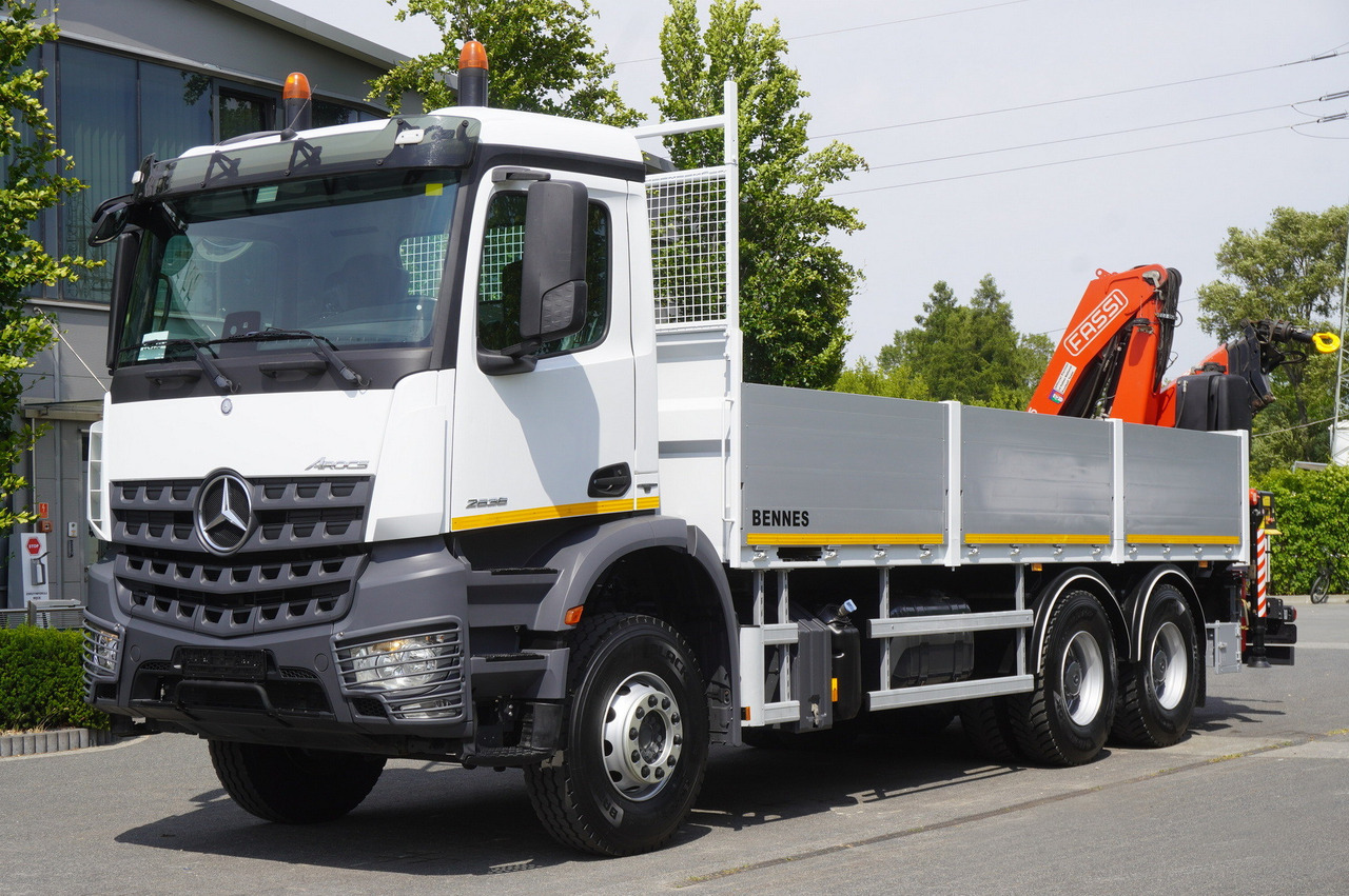 MERCEDES-BENZ AROCS 2636 Flatbed / HDS FASSI F175 7.7 T / 150,000 km - Mobilkran: das Bild 3 MERCEDES-BENZ AROCS 2636 Flatbed / HDS FASSI F175 7.7 T / 150,000 km - Mobilkran: das Bild 3