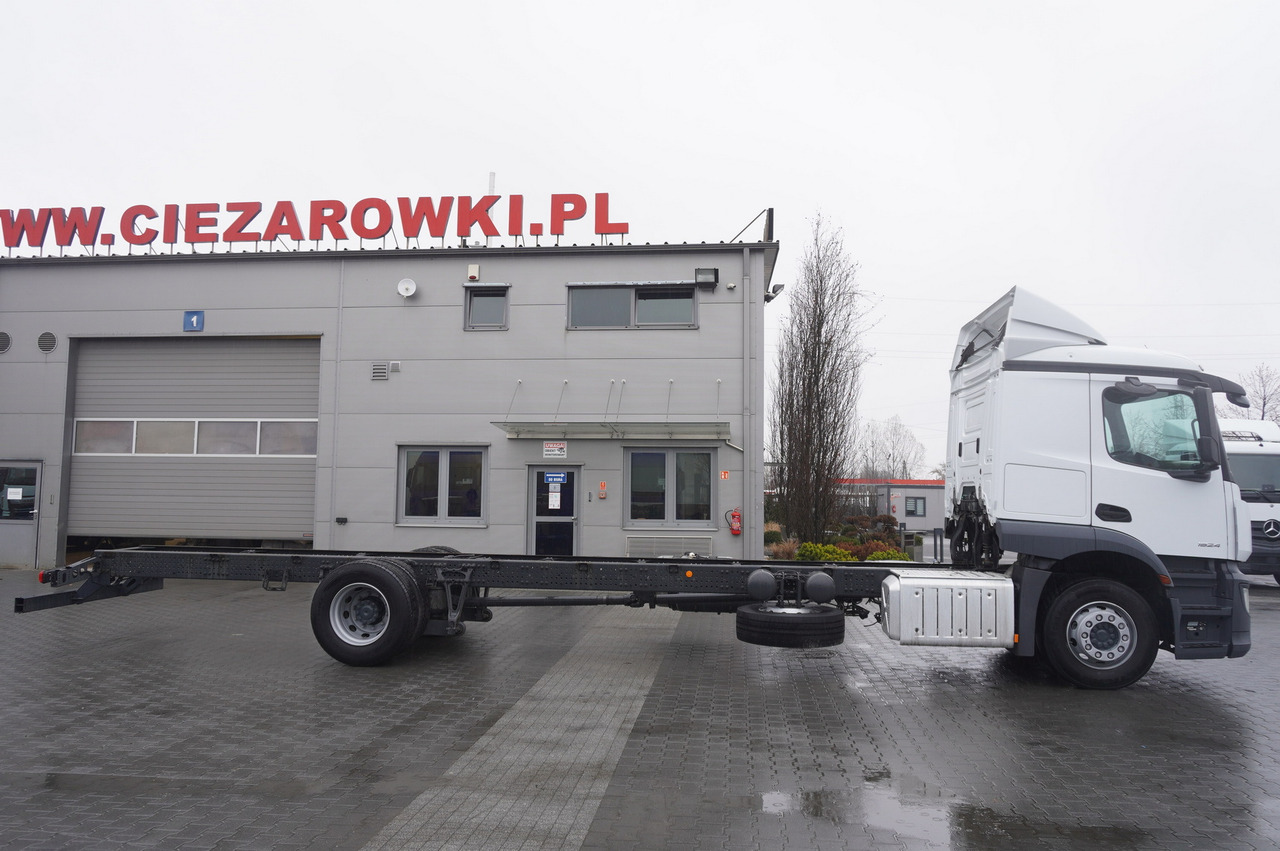 MERCEDES-BENZ Actros 1824 / 9.1 m chassis / sleeping cabin - Fahrgestell LKW: das Bild 2 MERCEDES-BENZ Actros 1824 / 9.1 m chassis / sleeping cabin - Fahrgestell LKW: das Bild 2