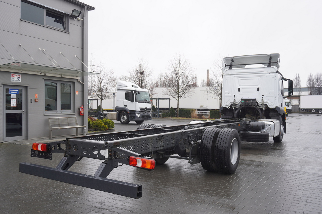 MERCEDES-BENZ Actros 1824 / 9.1 m chassis / sleeping cabin - Fahrgestell LKW: das Bild 3 MERCEDES-BENZ Actros 1824 / 9.1 m chassis / sleeping cabin - Fahrgestell LKW: das Bild 3