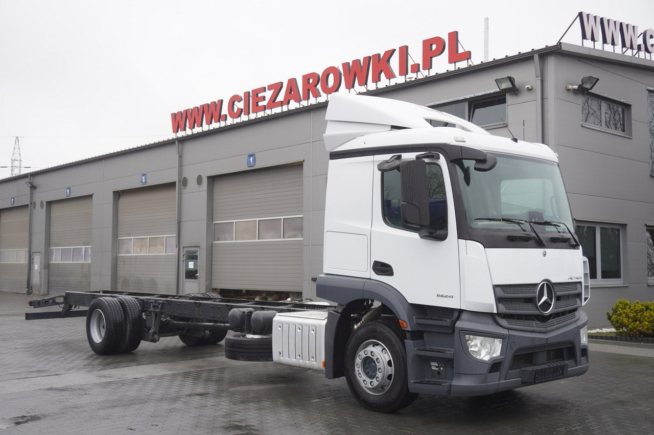 MERCEDES-BENZ Actros 1824 / 9.1 m chassis / sleeping cabin - Fahrgestell LKW: das Bild 1 MERCEDES-BENZ Actros 1824 / 9.1 m chassis / sleeping cabin - Fahrgestell LKW: das Bild 1