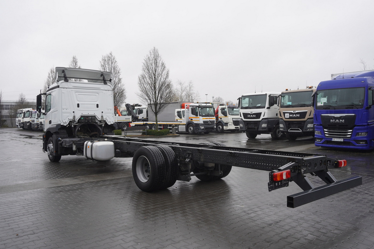 MERCEDES-BENZ Actros 1824 / 9.1 m chassis / sleeping cabin - Fahrgestell LKW: das Bild 5 MERCEDES-BENZ Actros 1824 / 9.1 m chassis / sleeping cabin - Fahrgestell LKW: das Bild 5