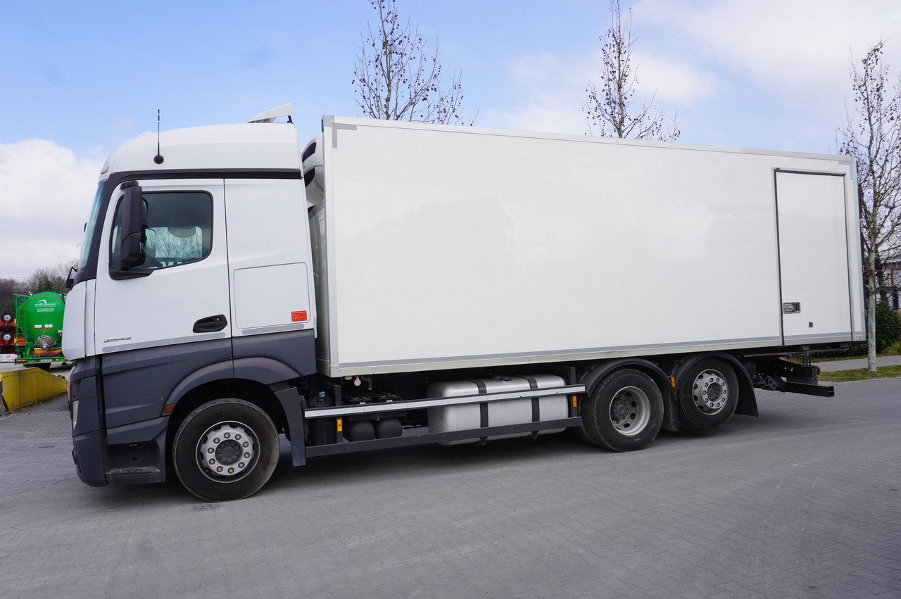 MERCEDES-BENZ Actros 2542 / GIGA cabin / Thermoking 1000R - Kühlkoffer LKW: das Bild 2 MERCEDES-BENZ Actros 2542 / GIGA cabin / Thermoking 1000R - Kühlkoffer LKW: das Bild 2
