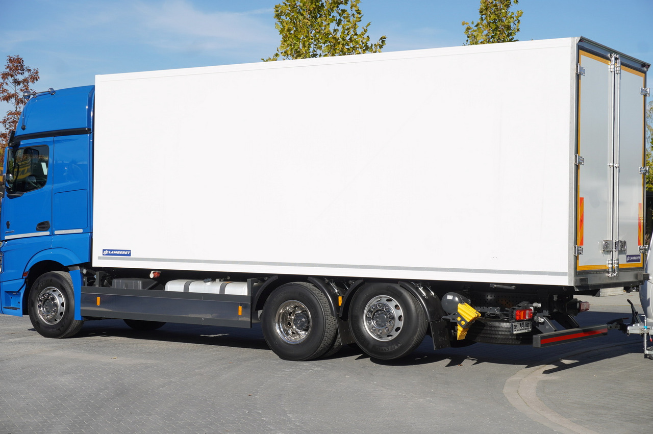 MERCEDES-BENZ Actros 2548 E6 / GIGA / Cab Lounge chair / Lamberet Refrigerator / Carrier Supra 950 - Kühlkoffer LKW: das Bild 4 MERCEDES-BENZ Actros 2548 E6 / GIGA / Cab Lounge chair / Lamberet Refrigerator / Carrier Supra 950 - Kühlkoffer LKW: das Bild 4