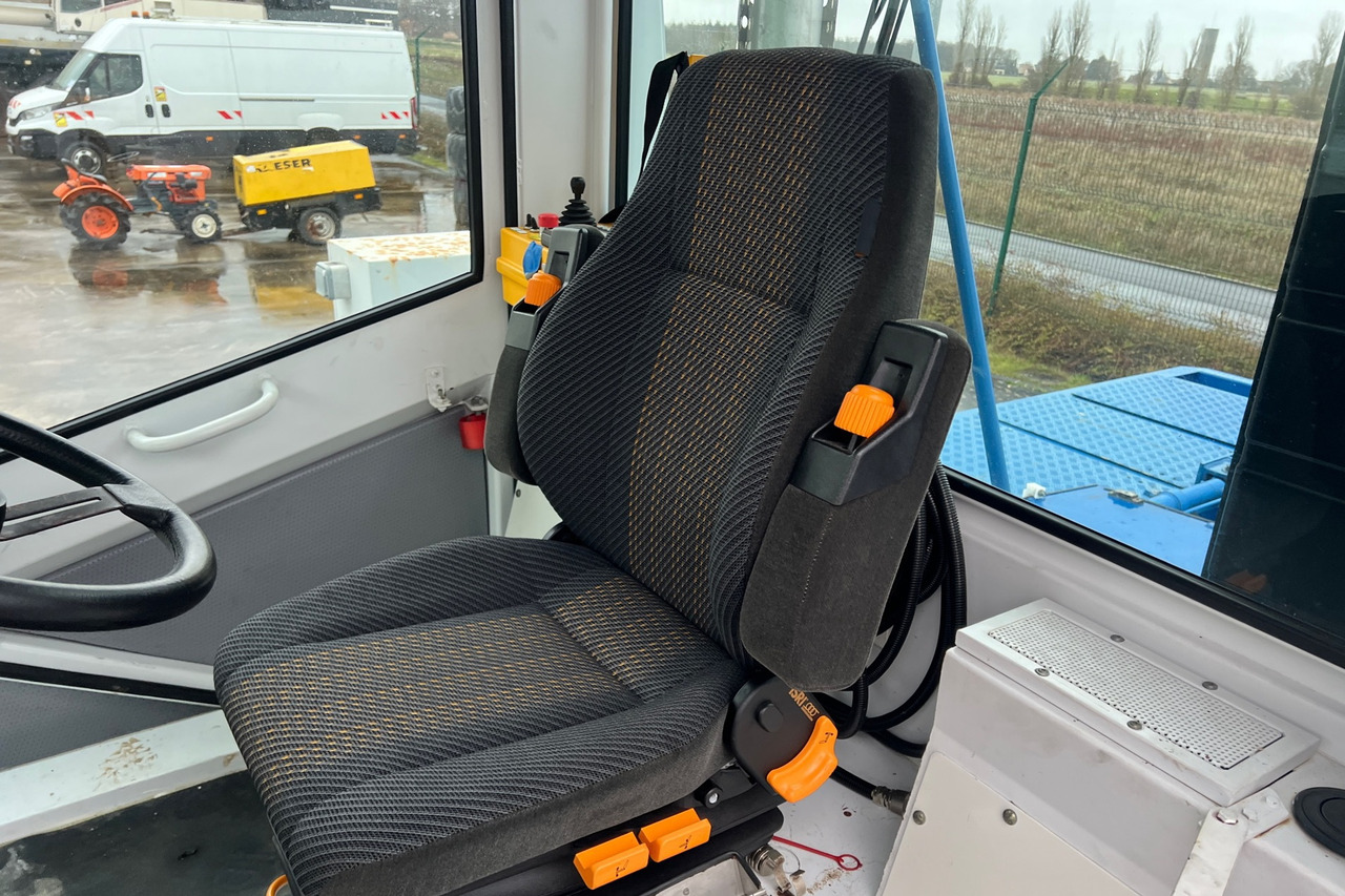 Terminaltraktor NICOLAS ASM14.4-4.1 terminal tractor 8x2x8 / 200 MTH: das Bild 9