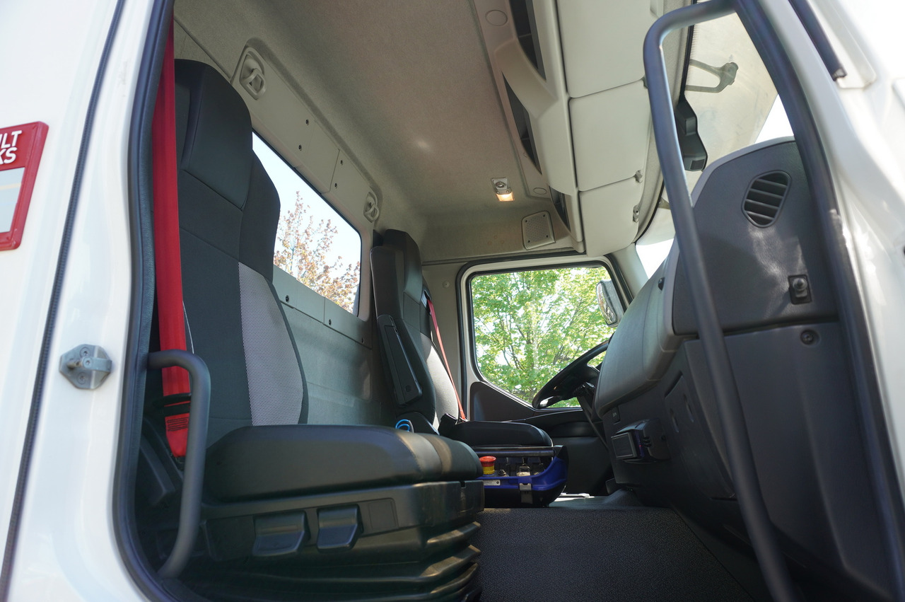 Pritsche LKW, Autokran RENAULT C280 DTI 8 / FASSI crane 5.6 T / range 8 m / Flatbed 15 EPAL: das Bild 25