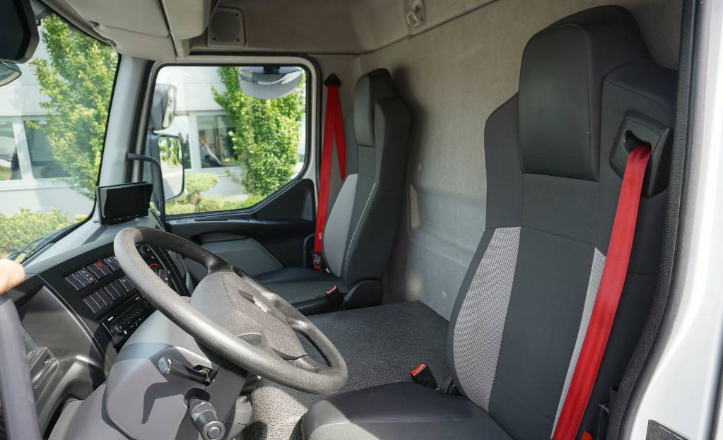 RENAULT D12 E6 / Container 18 pallets / tail lift – Leasing RENAULT D12 E6 / Container 18 pallets / tail lift: das Bild 10 RENAULT D12 E6 / Container 18 pallets / tail lift – Leasing RENAULT D12 E6 / Container 18 pallets / tail lift: das Bild 10