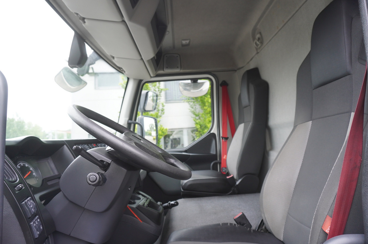 Kühlkoffer LKW Für die Beförderung von Fleisch RENAULT D13 / 140 tho km !!! / Meat hook refrigerator / Thermoking T800R / 2 units: das Bild 15 Kühlkoffer LKW Für die Beförderung von Fleisch RENAULT D13 / 140 tho km !!! / Meat hook refrigerator / Thermoking T800R / 2 units: das Bild 15