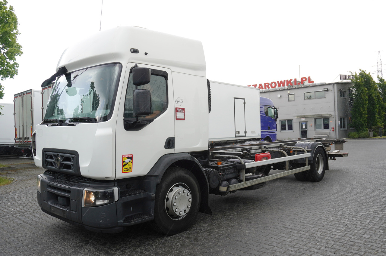 RENAULT D19 Wide Glob / BDF / load capacity 11t / 280 thousand km / tail lift - Fahrgestell LKW: das Bild 2 RENAULT D19 Wide Glob / BDF / load capacity 11t / 280 thousand km / tail lift - Fahrgestell LKW: das Bild 2