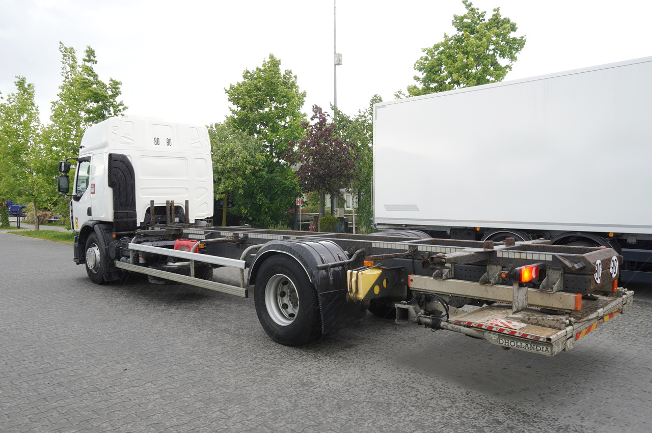 RENAULT D19 Wide Glob / BDF / load capacity 11t / 280 thousand km / tail lift - Fahrgestell LKW: das Bild 3 RENAULT D19 Wide Glob / BDF / load capacity 11t / 280 thousand km / tail lift - Fahrgestell LKW: das Bild 3