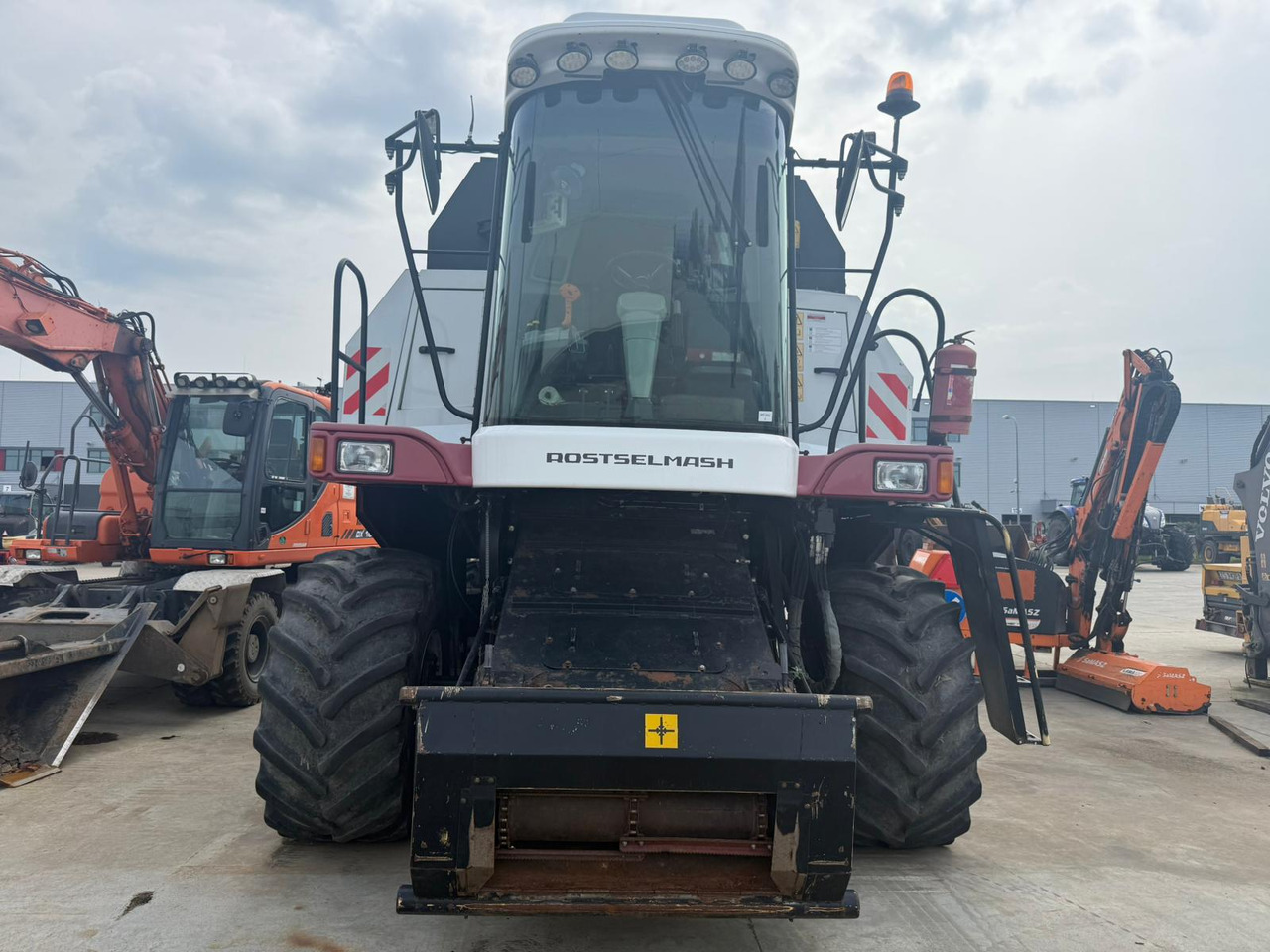 ROSTSELMASH VECTOR 425 RSM-101 grain harvester + Header 5 m + rapeseed harvesting extension / 2300 MTH - Mähdrescher: das Bild 5 ROSTSELMASH VECTOR 425 RSM-101 grain harvester + Header 5 m + rapeseed harvesting extension / 2300 MTH - Mähdrescher: das Bild 5