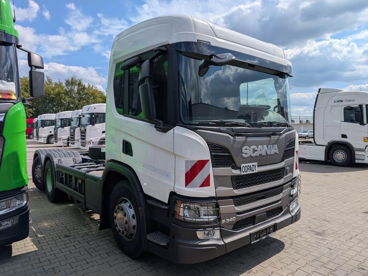 SCANIA P 340 B6x2*4NA / chassis frame / steering axle / CNG / large cab / 8 units - Müllwagen: das Bild 2 SCANIA P 340 B6x2*4NA / chassis frame / steering axle / CNG / large cab / 8 units - Müllwagen: das Bild 2