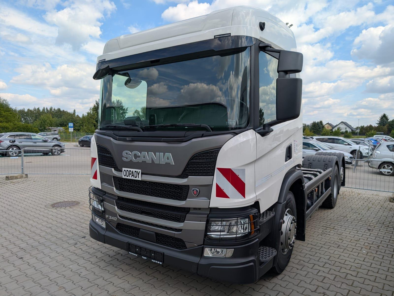 SCANIA P 340 B6x2*4NA / chassis frame / steering axle / CNG / large cab / 8 units - Müllwagen: das Bild 2 SCANIA P 340 B6x2*4NA / chassis frame / steering axle / CNG / large cab / 8 units - Müllwagen: das Bild 2