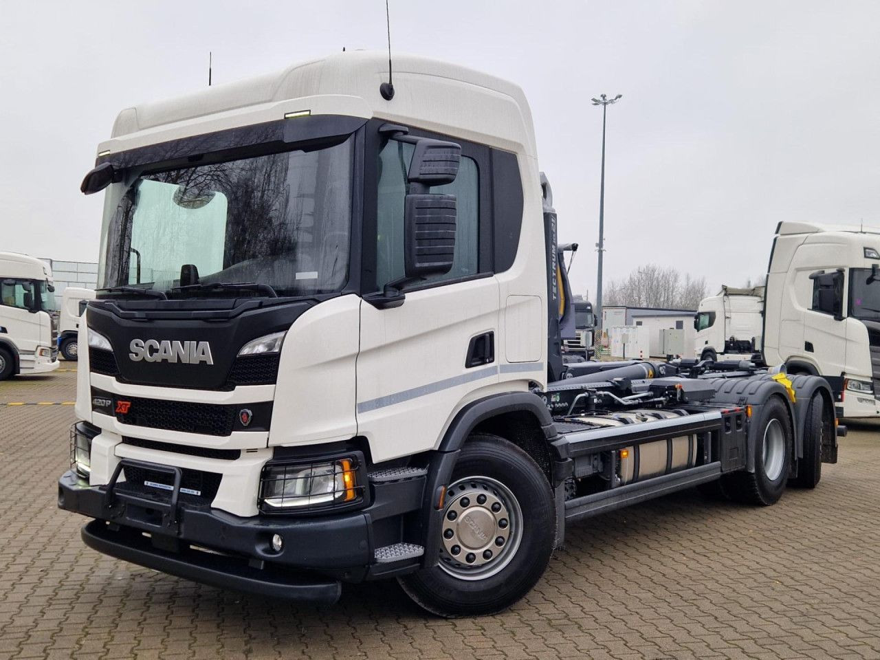 SCANIA P420 B6x2*4 / Meiller Kipper Tectrum RS 21 hooklift / 2025 / no mileage! - Abrollkipper: das Bild 4 SCANIA P420 B6x2*4 / Meiller Kipper Tectrum RS 21 hooklift / 2025 / no mileage! - Abrollkipper: das Bild 4