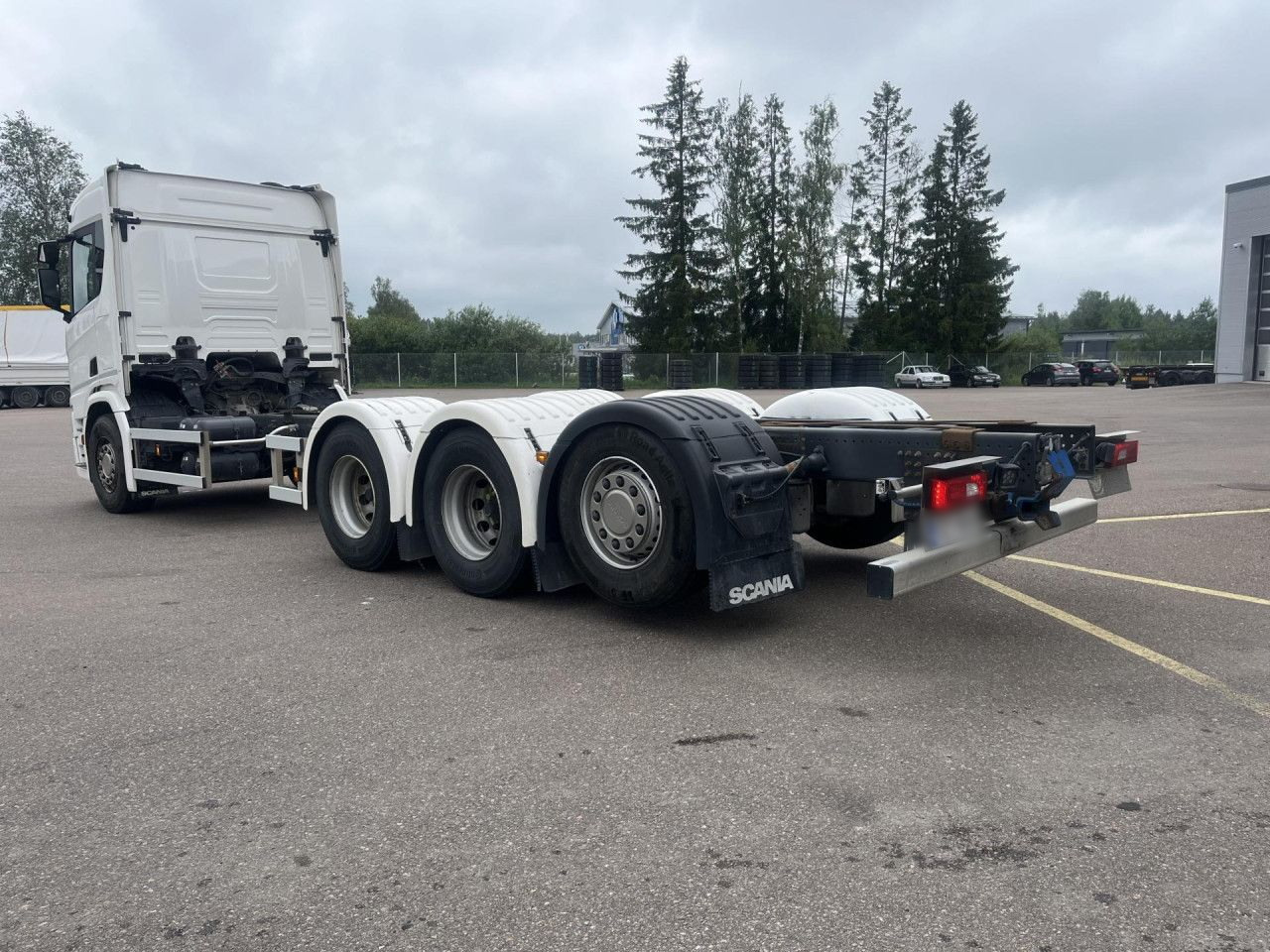 SCANIA R560 B8x4*4 / Chassis / sleeper cab / Power take-off - Autokran: das Bild 2 SCANIA R560 B8x4*4 / Chassis / sleeper cab / Power take-off - Autokran: das Bild 2