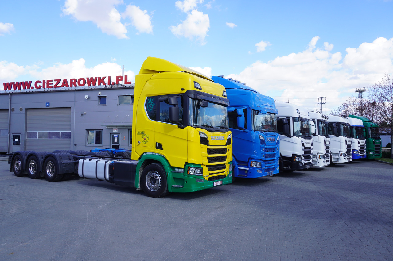 SCANIA R650 V8 / 650 HP/ frame 8.8 m / steered 4th axis / 20 units - Fahrgestell LKW: das Bild 1 SCANIA R650 V8 / 650 HP/ frame 8.8 m / steered 4th axis / 20 units - Fahrgestell LKW: das Bild 1