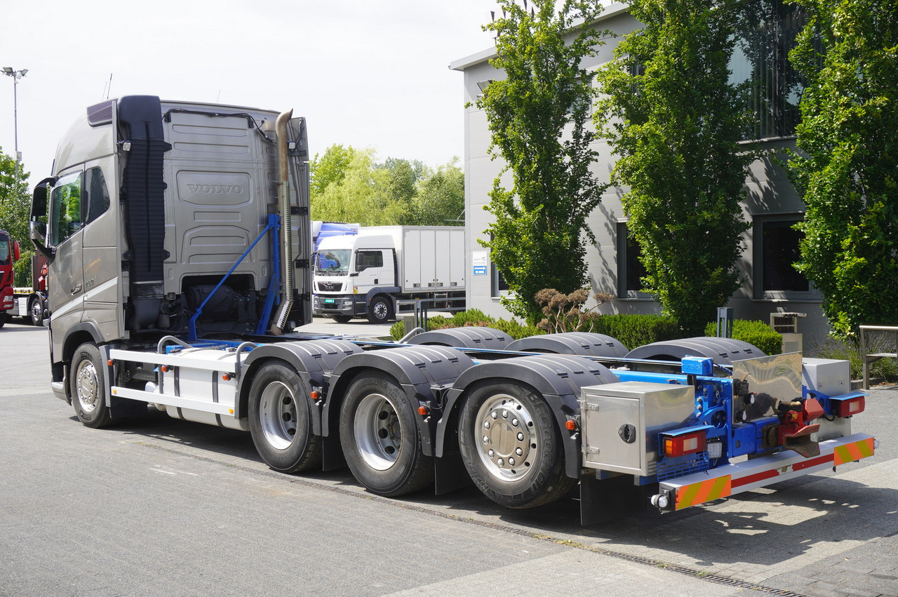 VOLVO FH16 750 8x4x4 / 750 HP! / Frame 685 cm / Steered 4th axle - Fahrgestell LKW: das Bild 4 VOLVO FH16 750 8x4x4 / 750 HP! / Frame 685 cm / Steered 4th axle - Fahrgestell LKW: das Bild 4