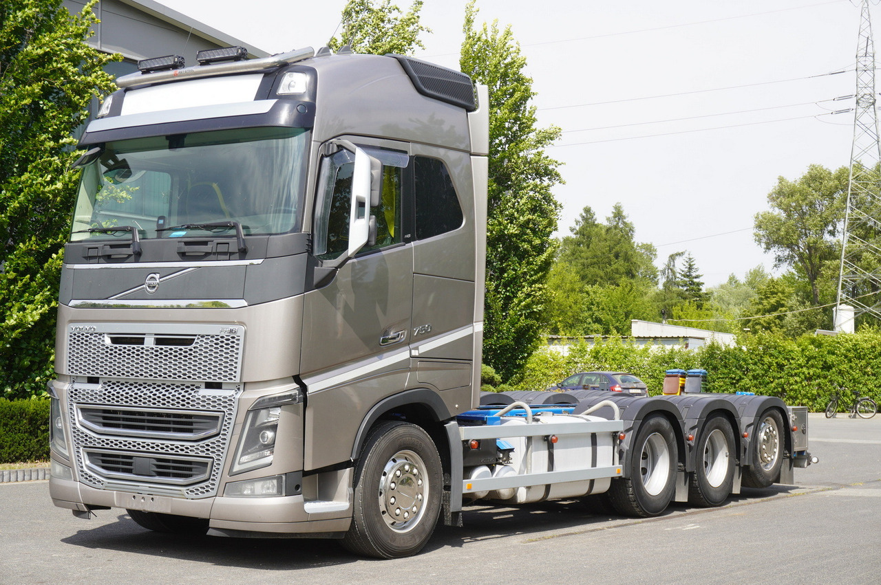 VOLVO FH16 750 8x4x4 / 750 HP! / Frame 685 cm / Steered 4th axle - Autokran: das Bild 2 VOLVO FH16 750 8x4x4 / 750 HP! / Frame 685 cm / Steered 4th axle - Autokran: das Bild 2