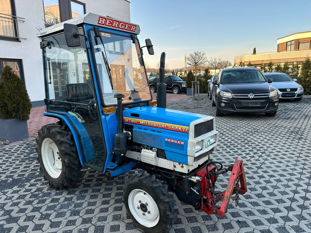Mitsubishi MT 180 DL Winterdienst und mäherwerk - Kommunaltraktor: das Bild 2 Mitsubishi MT 180 DL Winterdienst und mäherwerk - Kommunaltraktor: das Bild 2