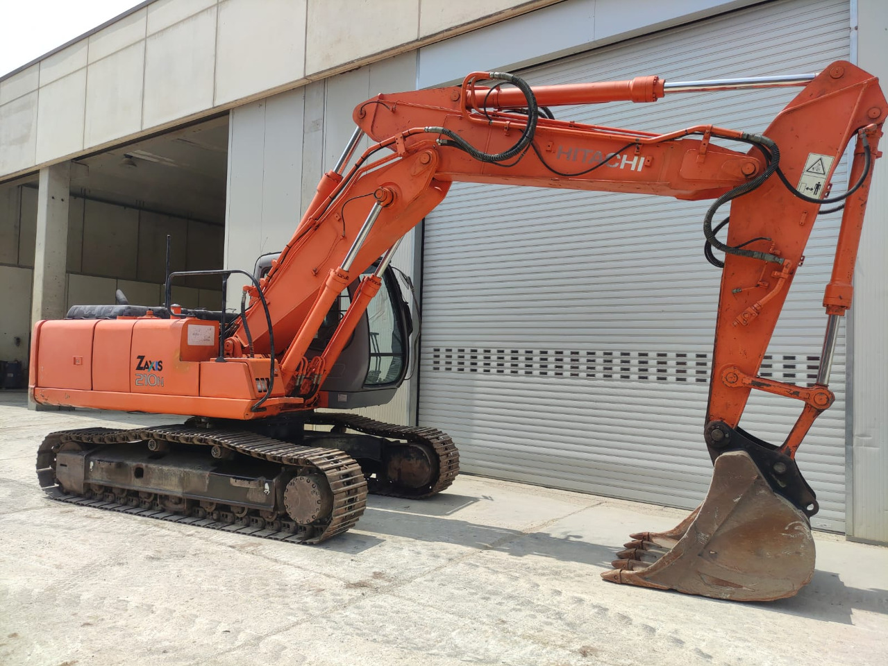 HITACHI ZX210N - Kettenbagger: das Bild 3 HITACHI ZX210N - Kettenbagger: das Bild 3