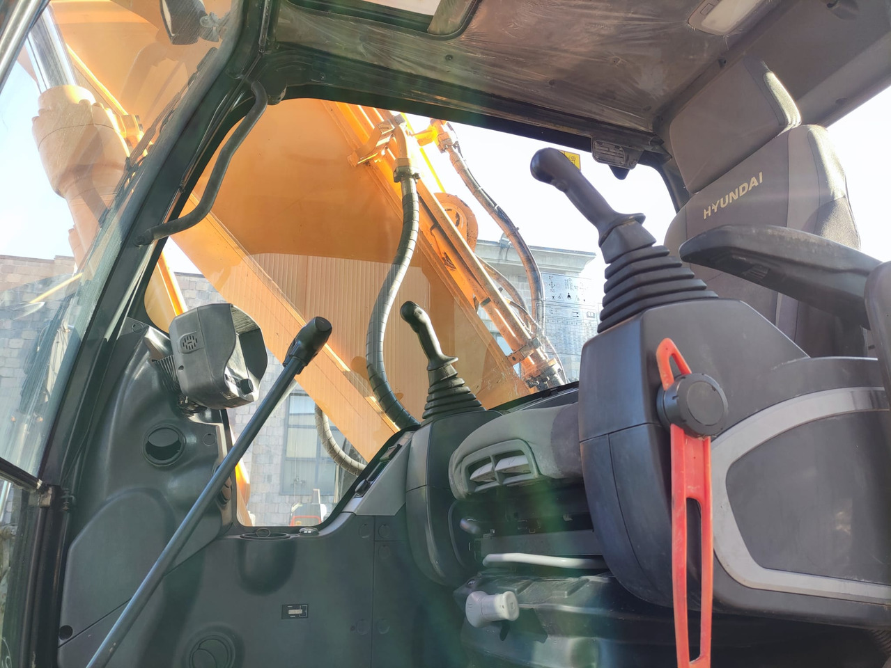 Hyundai R220NLC-9A - Kettenbagger: das Bild 5 Hyundai R220NLC-9A - Kettenbagger: das Bild 5