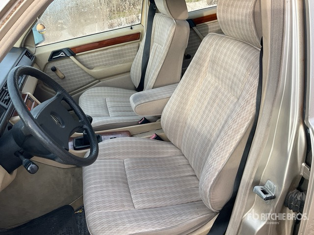 PKW 1990 Mercedes-Benz 300D Automobile: das Bild 6